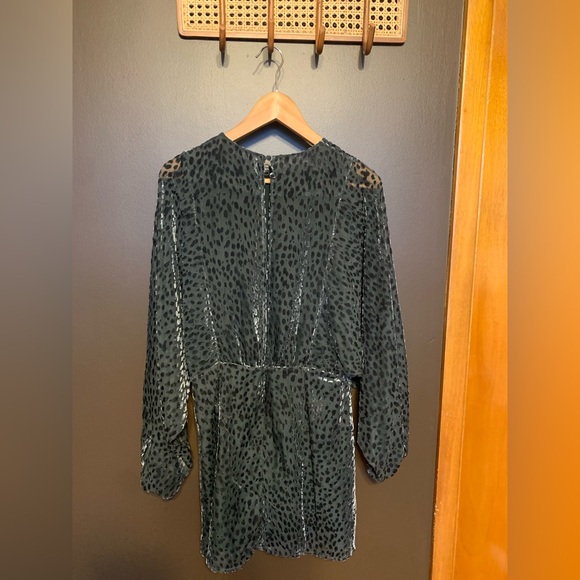 & Other Stories Green Dress - Picture 2 of 3